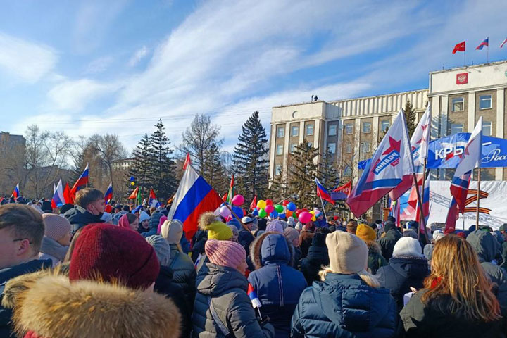 В Хакасии стартовал митинг-концерт в поддержку президента и армии  