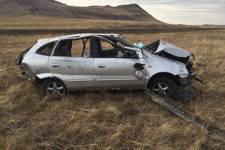 В Боградском районе автоледи из Саяногорска улетела в кювет на иномарке 