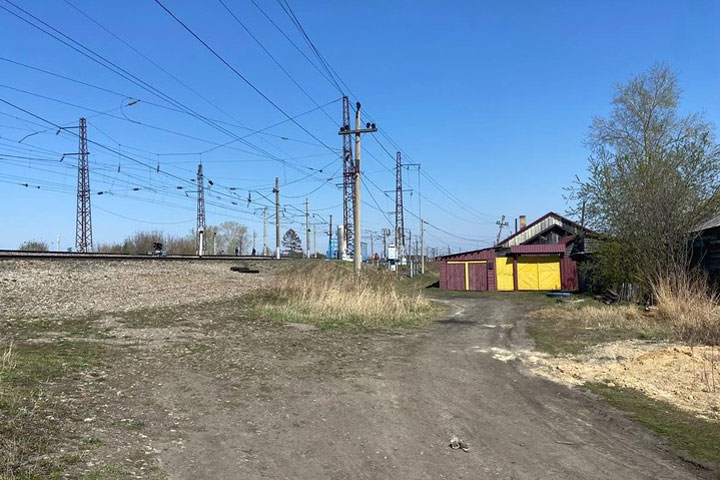 Двухлетнего малыша сбил грузовой поезд  