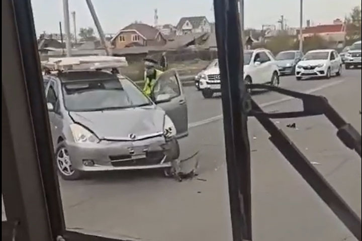 В Абакане столкнулись иномарка и мотоцикл 