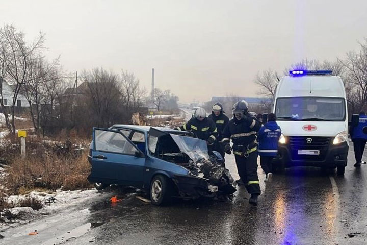 В Тепличном водителю «девятки» дорого обошелся выезд на встречку 