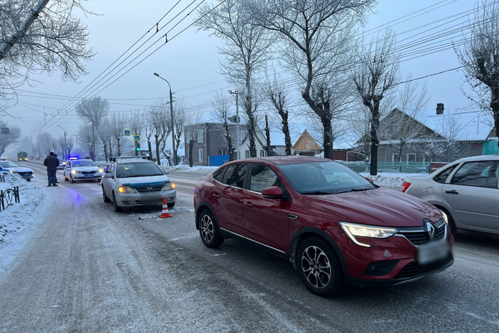 В Абакане по Аскизской пьяный водитель протаранил автомобиль с младенцем внутри 