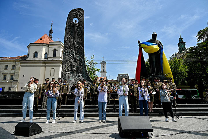 Поляки выселяют украинцев из Львова: Западная Украина продана