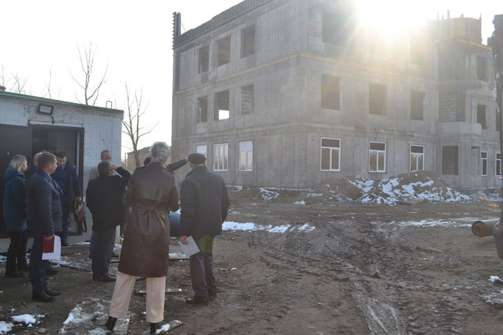 В Черногорске решают вопрос подключения к теплоснабжению строящейся поликлиники 