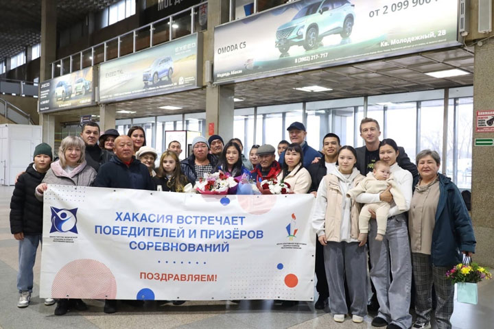 Серебряный призер первенства мира по женской борьбе вернулась в Хакасию