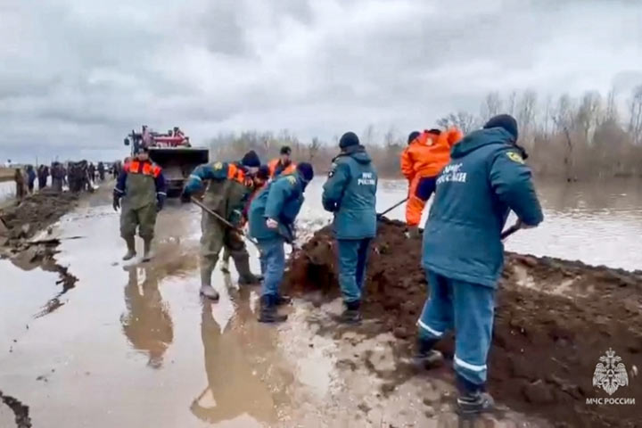 Прорыв плотины в Орске, ситуация усугубляется: затопило район «Старый город», МЧС эвакуирует жителей