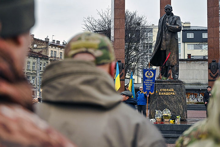 Одиннадцать бомб Путина в интервью Такеру  Карлсону. С кем будем делить Украину