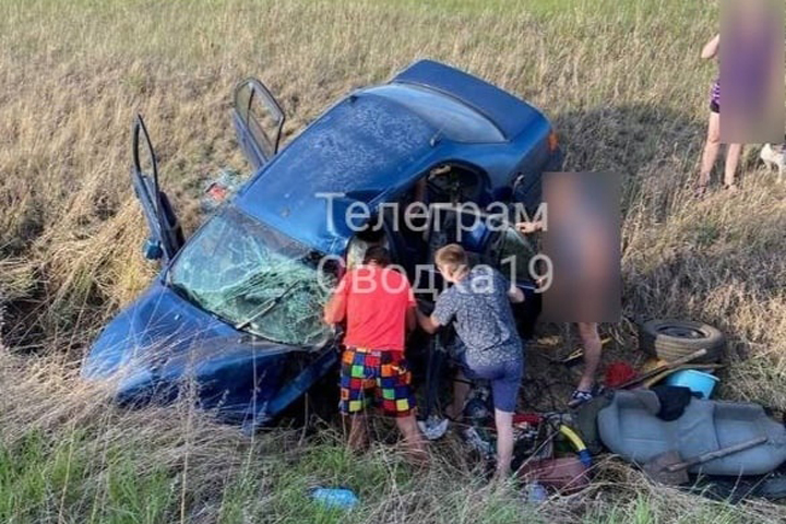 Под Белым Яром иномарка улетела в кювет 