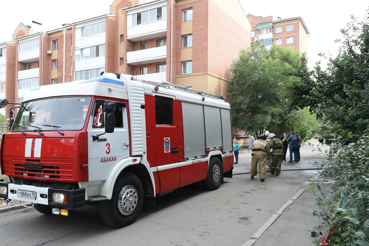 В Абакане вновь был пожар на дачах и горела квартира в 9-этажке 