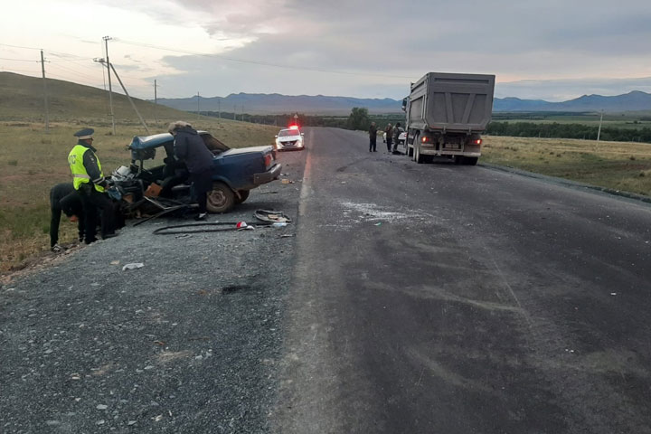 В Хакасии сильно пострадавший в ДТП мужчина умер