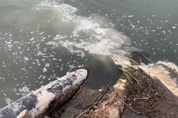 В Енисей стекают сточные воды