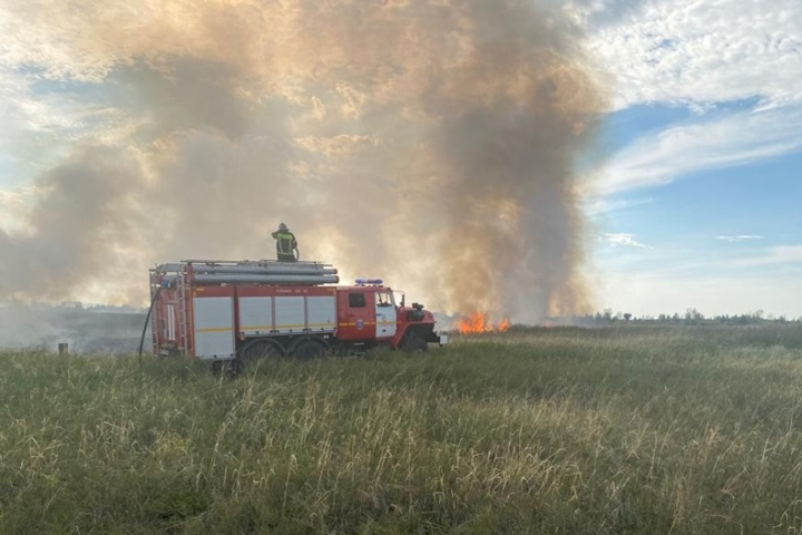 В Орджо около Саралы на трассе загорелся автомобиль 