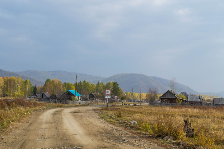 Возле Беренжака водитель слетел с дороги и налетел на пень