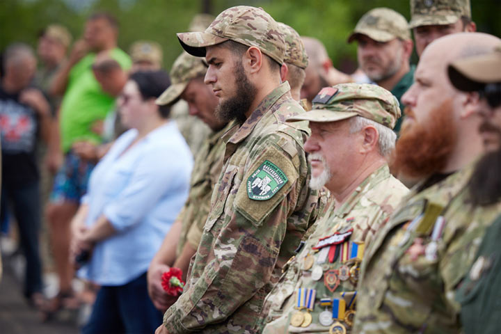 Националисты показательно расстреляли сто солдат ВСУ