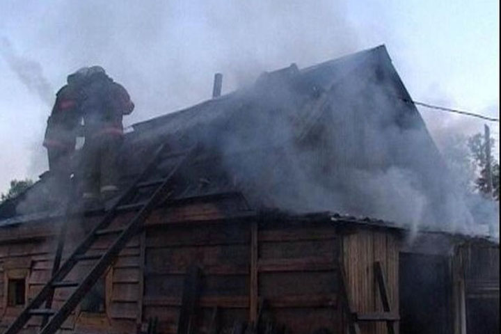 В Бейском районе утром тушили дом и баню