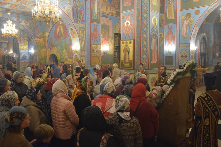  В праздник Воздвижения Креста Господня принято ходить в церковь