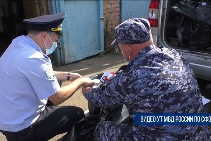 В Хакасии машинист и помощник сливали солярку с тепловоза  