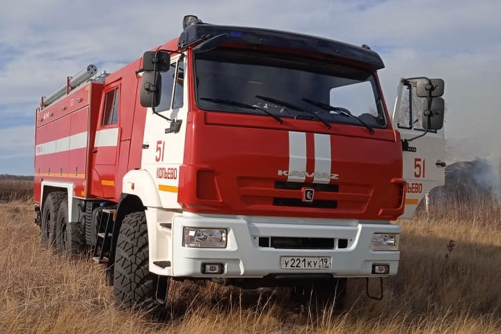 Все труды насмарку: в Хакасии у сельчан сгорело сено 