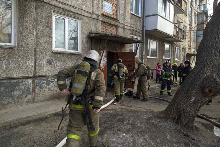 В абаканском общежитии чуть не сгорела женщина 