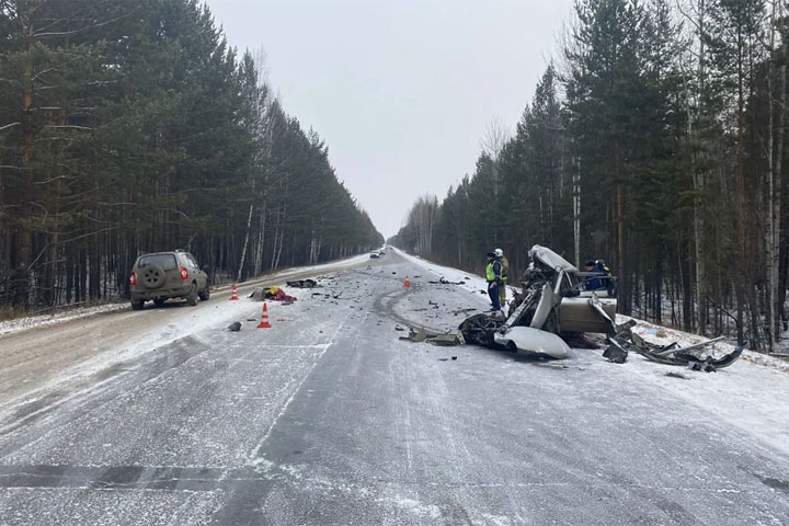 В страшном ДТП с грузовиком погибли три человека