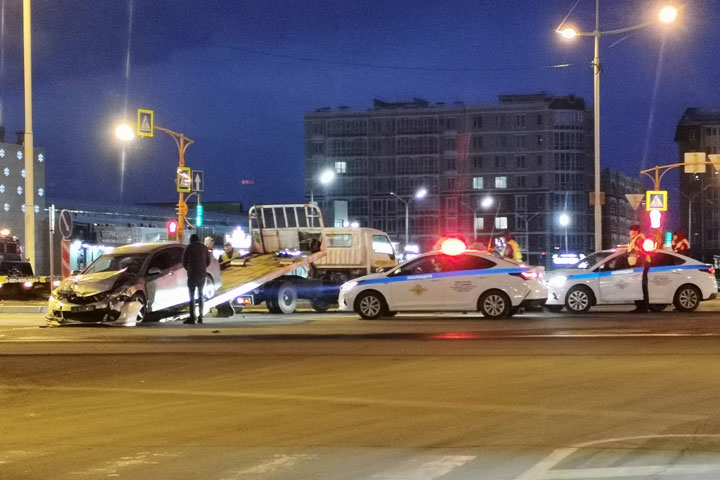 В Абакане водитель пролетел перекресток Кирова - Некрасова, протаранив Toyota Camry