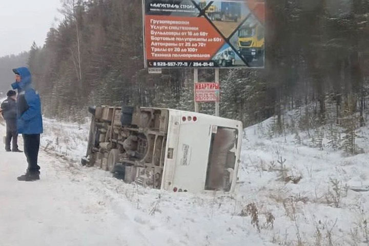 Пассажирский автобус вылетел в кювет, есть пострадавшие