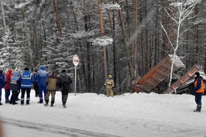 В ДТП под Минусинском погиб водитель грузовика 