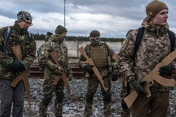 Америке нечем воевать: Киев посадят на диету