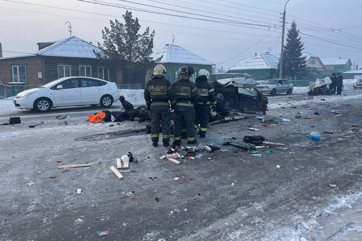 ДТП в Абакане по Аскизской - автомобиль разорвало на части 