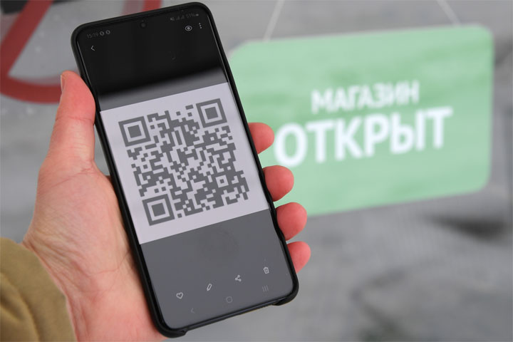 Пора ли снимать ограничения - отменять маски - QR- коды, дистант?