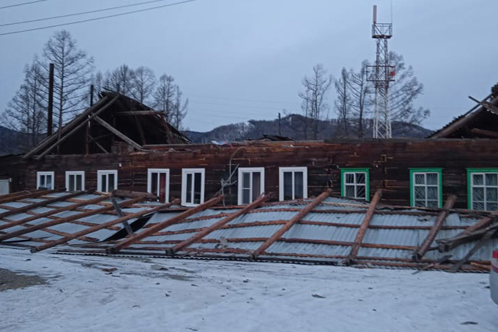 В Жемчужном с ДК, а в Беренжаке со здания администрации снесло крыши 