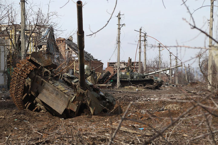 Военкоры: Украинские бойцы заминировали улицы Артемовска