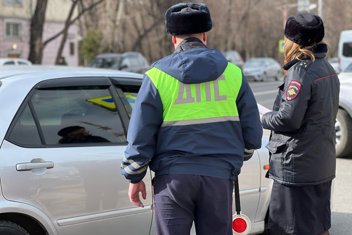 Пусть горе-специалисты попробуют утром там проехать! - абаканский автомобилист возмущен светофором