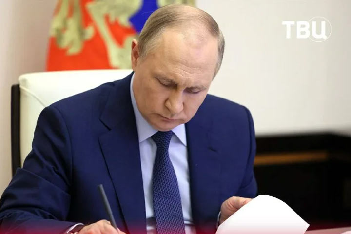 Путин подписал закон о пожизненном лишении свободы за госизмену