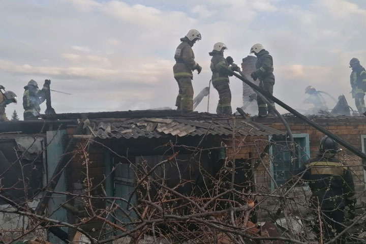 В Бейском районе горела база отдыха 