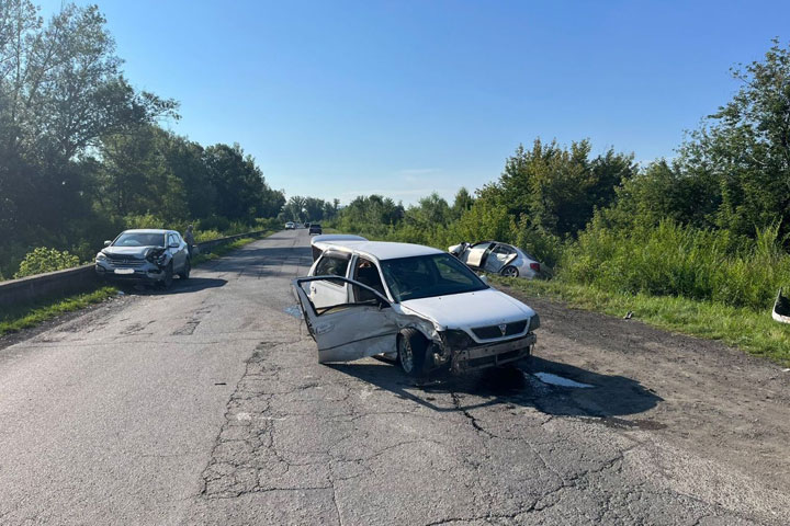 Подробности аварии на дамбе в Абакане: пострадали две автоледи 