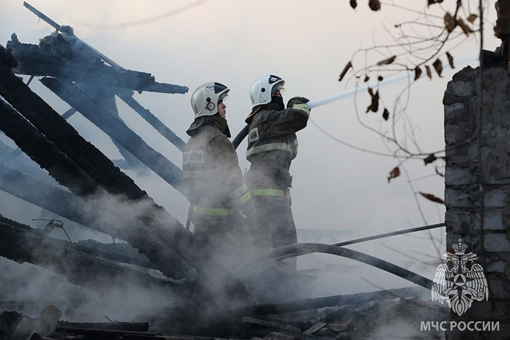 На дороге Копьево - Приисковое загорелся КамАЗ 