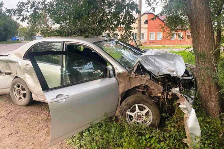 В Черногорске два автомобиля Toyota Corolla не поделили дорогу