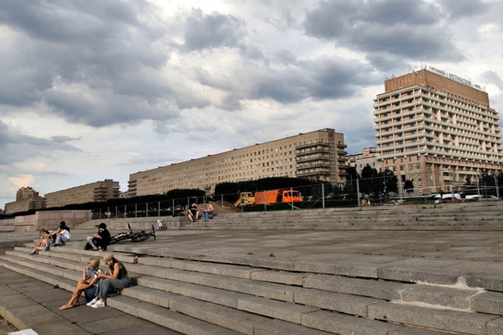 Банда мигрантов устроила беспредел в Петербурге. Диаспора молчит, главарь смеется