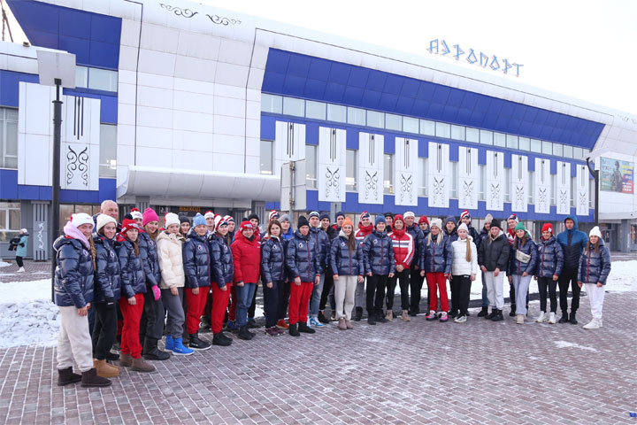 Олимпийские чемпионы по лыжным гонкам прибыли в Хакасию