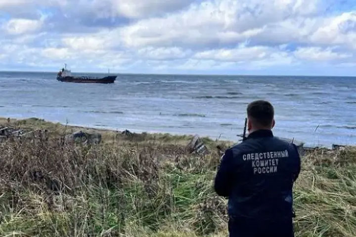 На водохранилище частично затонул теплоход с пассажирами