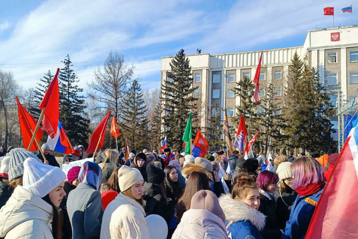 В Хакасии стартовал митинг-концерт в поддержку президента и армии  