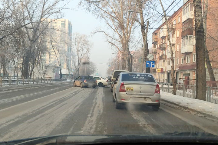 ДТП: иномарки перегородили полосу для движения в Абакане