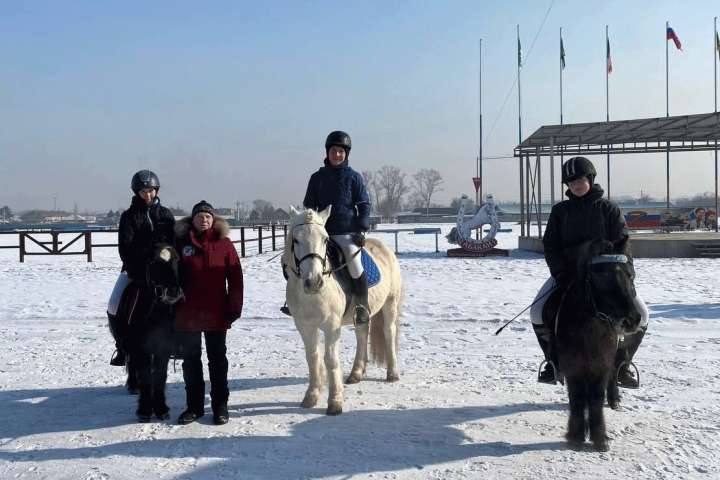 Воспитанники конноспортивной школы поучаствовали в празднике «Народ и Армия едины»