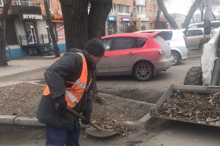 В Абакане приступили к мощной весенней уборке