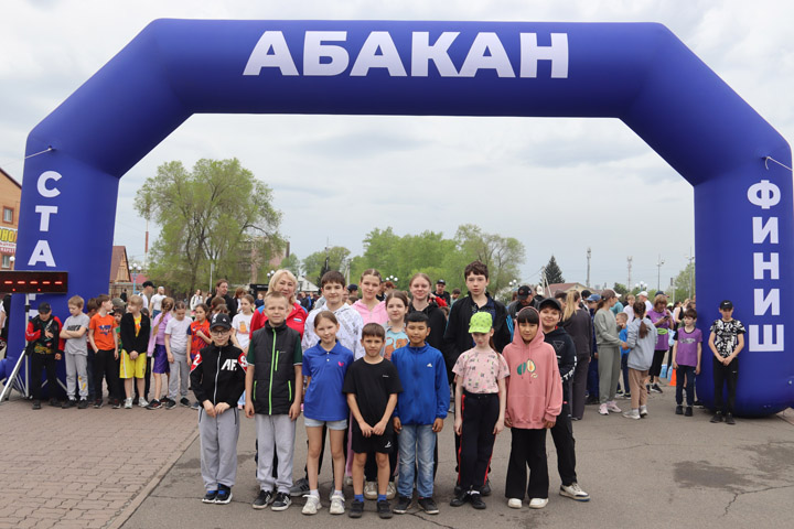 Абакан пошел в первый легкоатлетический забег «Стартуют все»