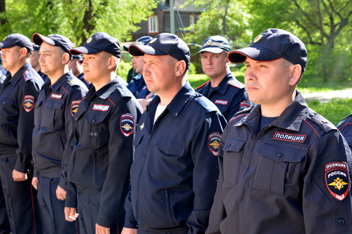 В Хакасии сводный отряд полиции проводили в командировку в Чечню