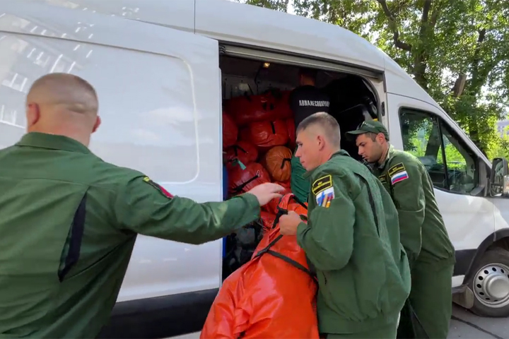 Парашютистов и десантников Авиалесохраны экстренно перебрасывают из Хакасии в Туву 