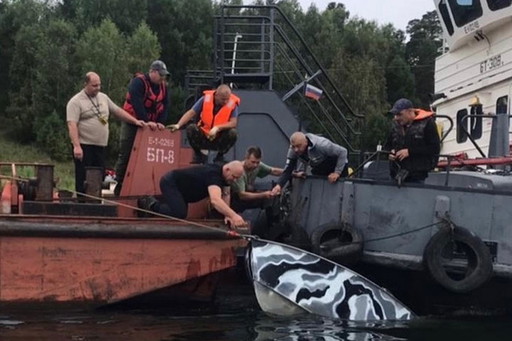  Лодка с тремя пассажирами перевернулась на Енисее 