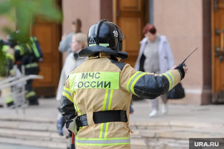 Ударная волна отбросила четырех человек во время взрыва АЗС в столице Чечни. Видео